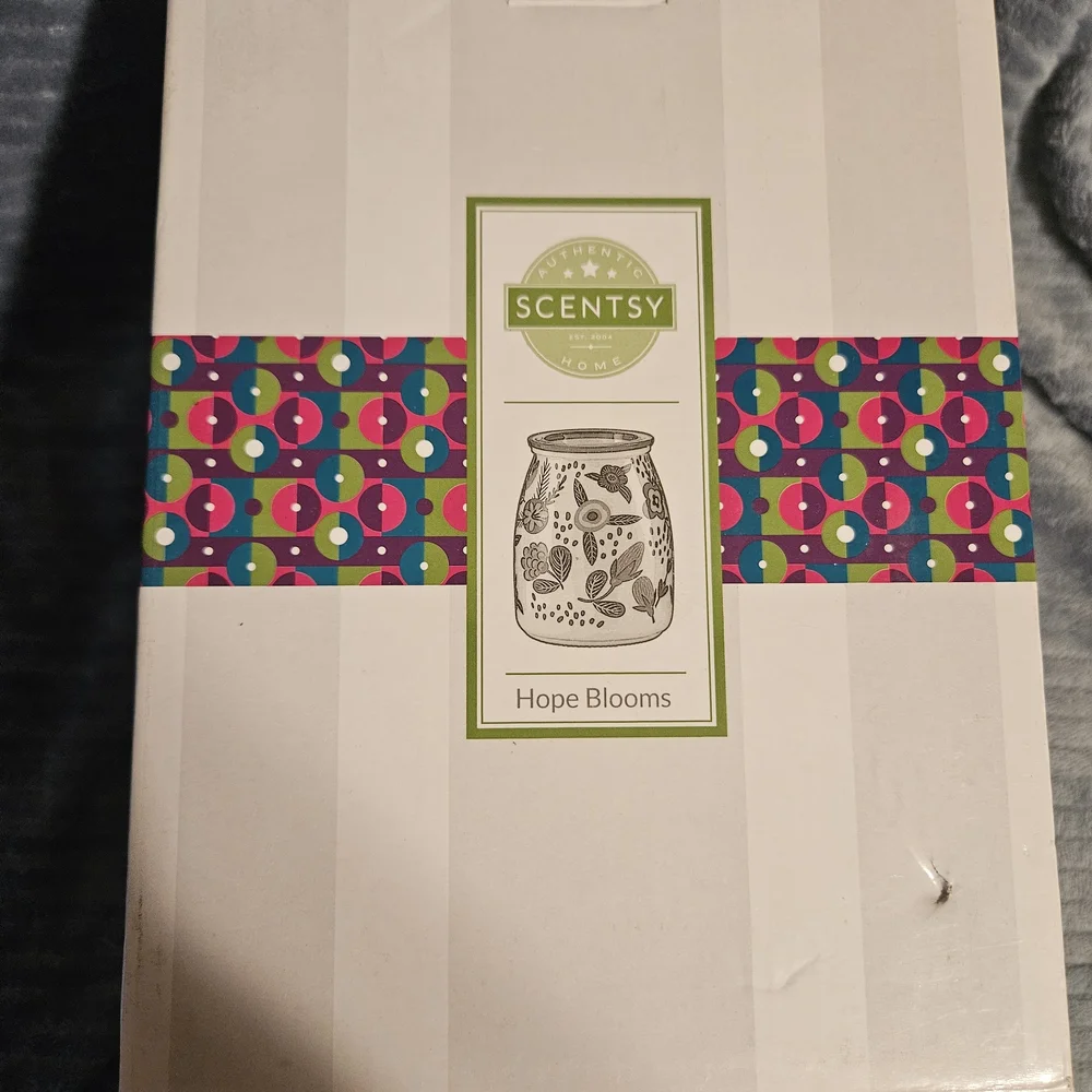 Scentsy Hope Blooms Wax Warmer